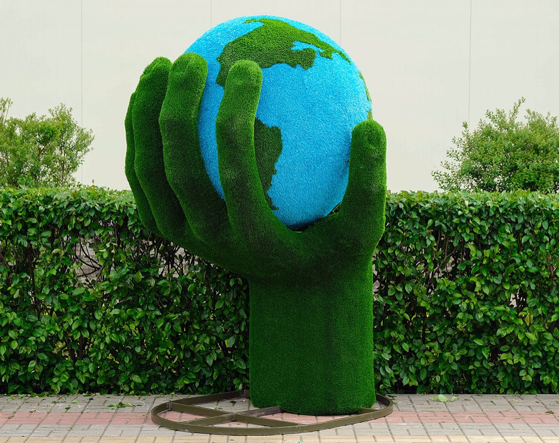 Топиари Земной шар в руке - газон Eco